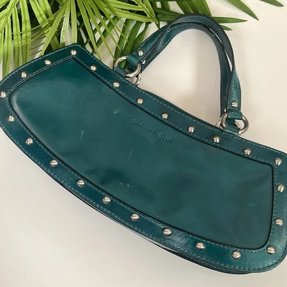 Gianni Bini women’s green mini handbag - Picture 3 of 13